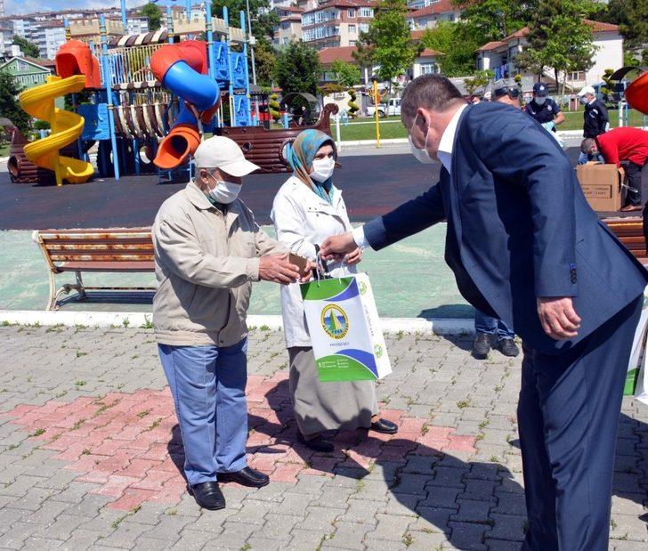 65 yaş üstü vatandaşlar  parklara akın etti G3