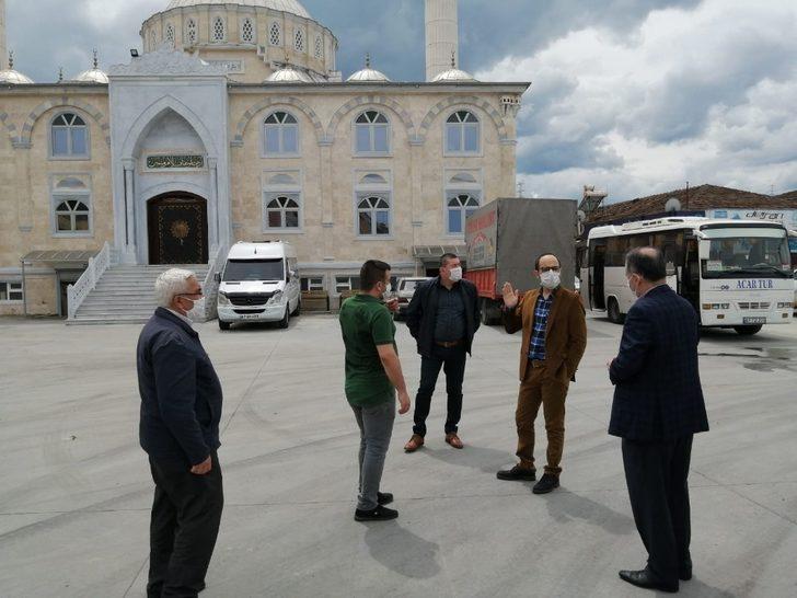 Otopark  Cuma namazı için hazırlanıyor G1