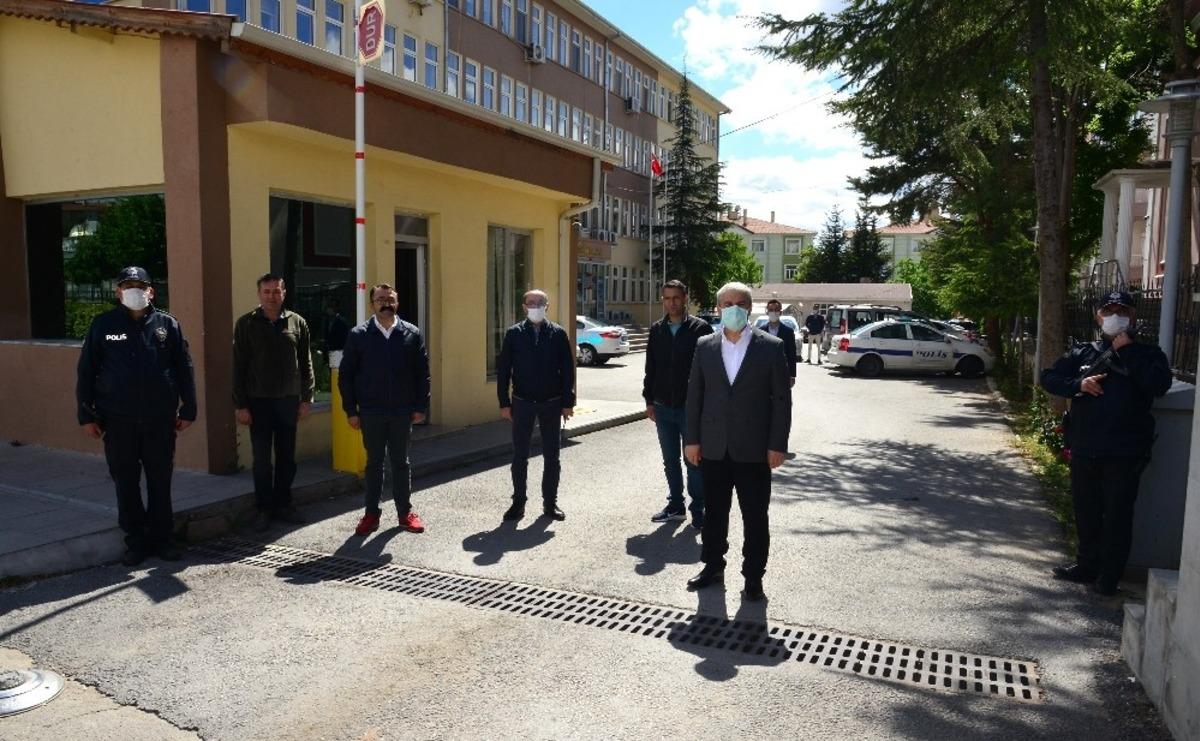 Vali Akın, Vefa Sosyal Destek Guruplarını ziyaret etti