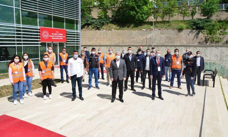 Vali Akın, Vefa Sosyal Destek Guruplarını ziyaret etti G3