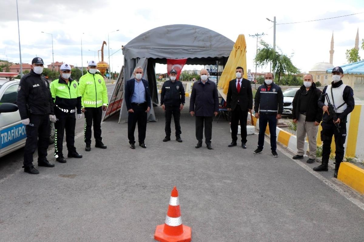 Emniyet M&uuml;d&uuml;r&uuml; Artunay kontrol noktalarını denetledi