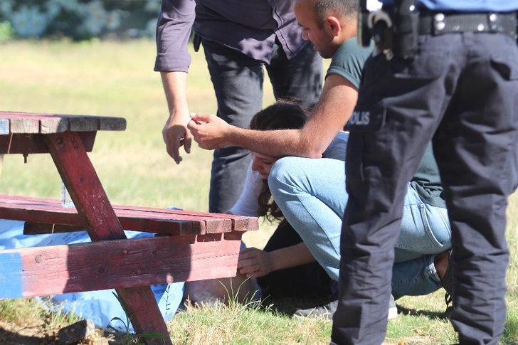 Antalya'da çok acı olay! Kızı, parkta ölen babasının başında feryat etti G2