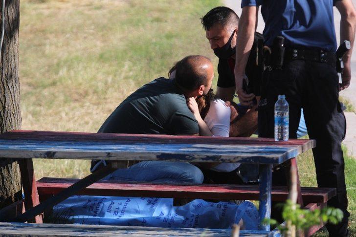 Antalya'da çok acı olay! Kızı, parkta ölen babasının başında feryat etti G4