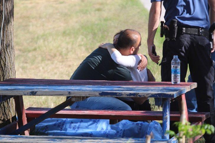 Antalya'da çok acı olay! Kızı, parkta ölen babasının başında feryat etti G5