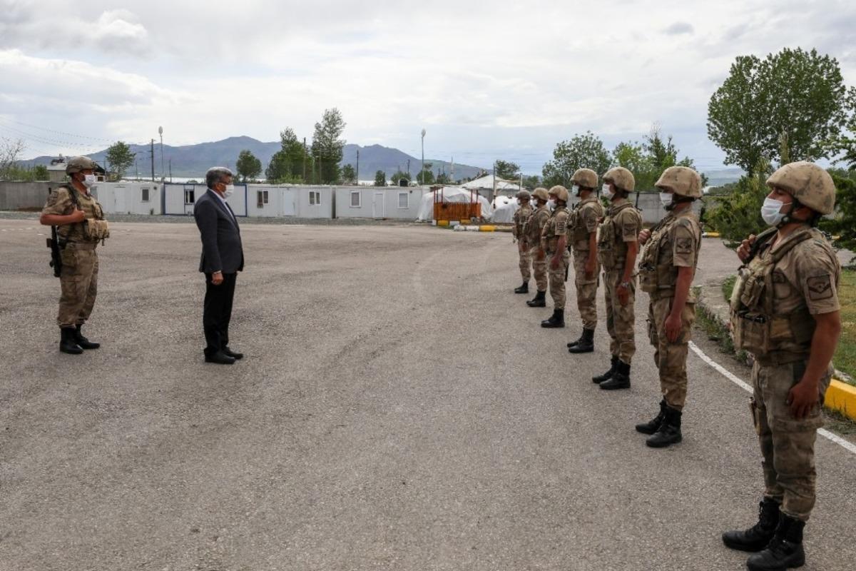 Vali Bilmez&rsquo;den, polis ve jandarmaya bayram ziyareti