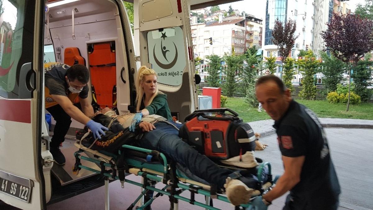 Aracın &ccedil;arptığı motosiklet s&uuml;r&uuml;c&uuml;s&uuml; ağır yaralandı