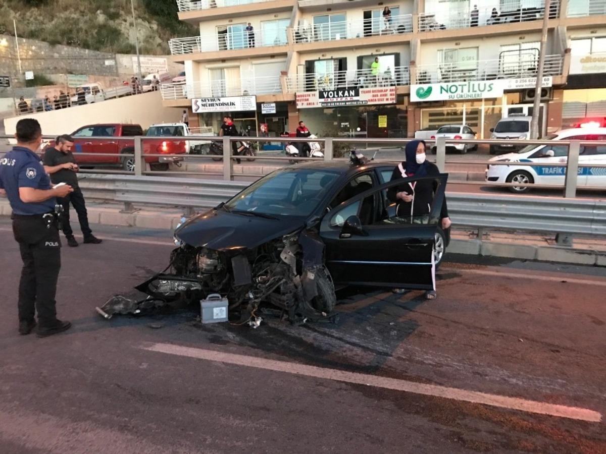 Kuşadası&rsquo;nda polis memuru kaza yaptı
