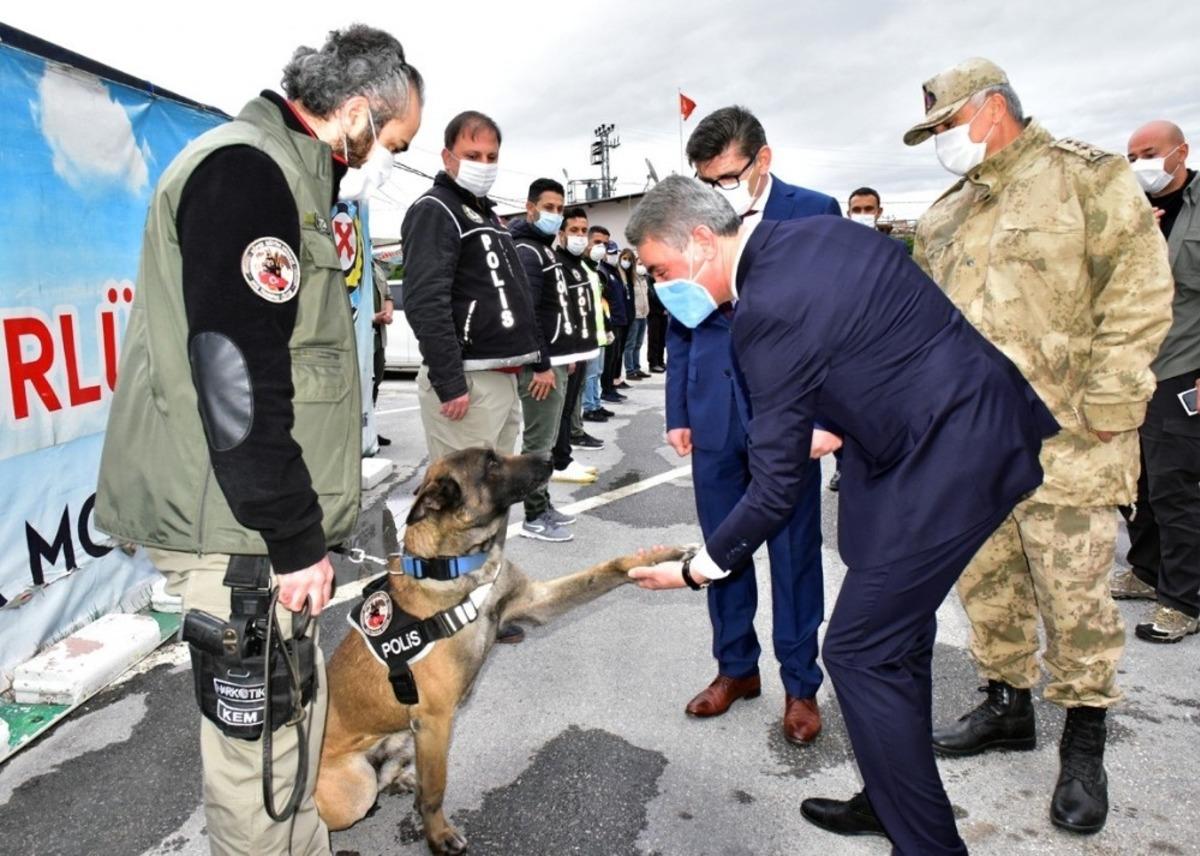 Vali Baruş,  g&uuml;venlik g&uuml;&ccedil;lerinin bayramını kutladı