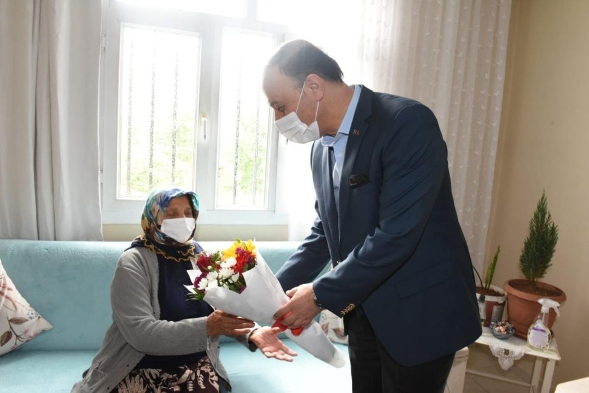 Vali Erin şehit aileleri ile g&ouml;revi başındaki polislerin bayramını kutladı