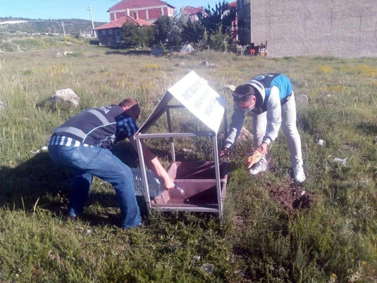 Emet&rsquo;te sokak hayvanları unutulmadı