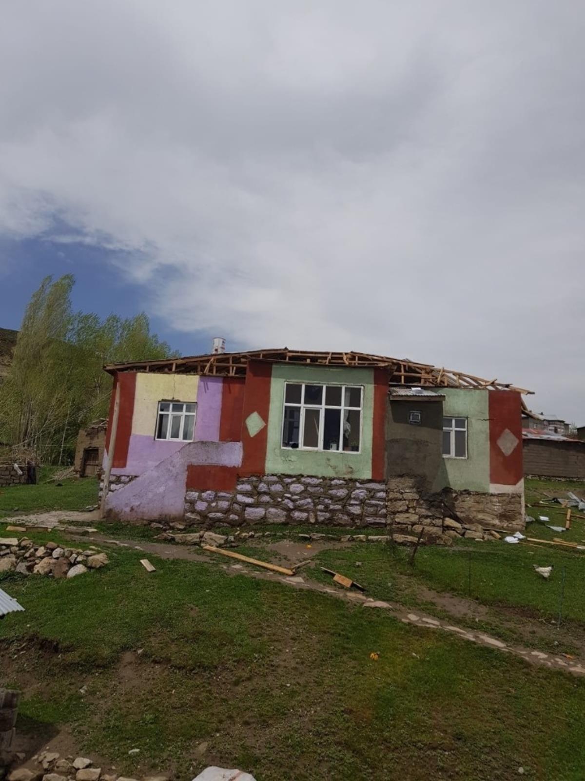 &Ouml;zalp il&ccedil;esinde fırtına