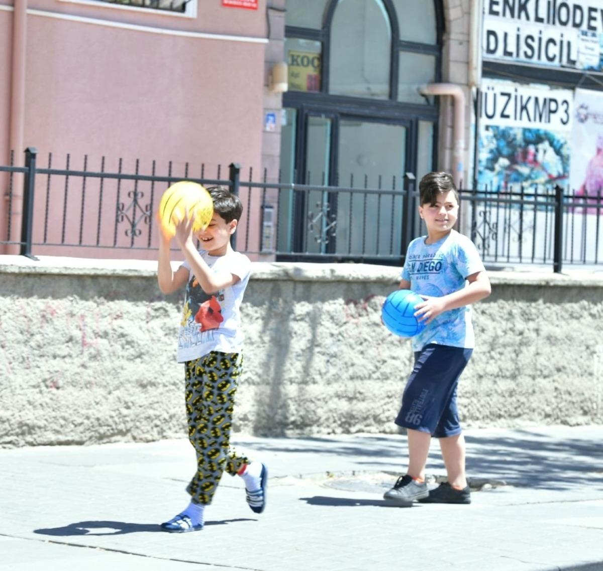 Mamaklı &ccedil;ocuklara &ccedil;ifte bayram