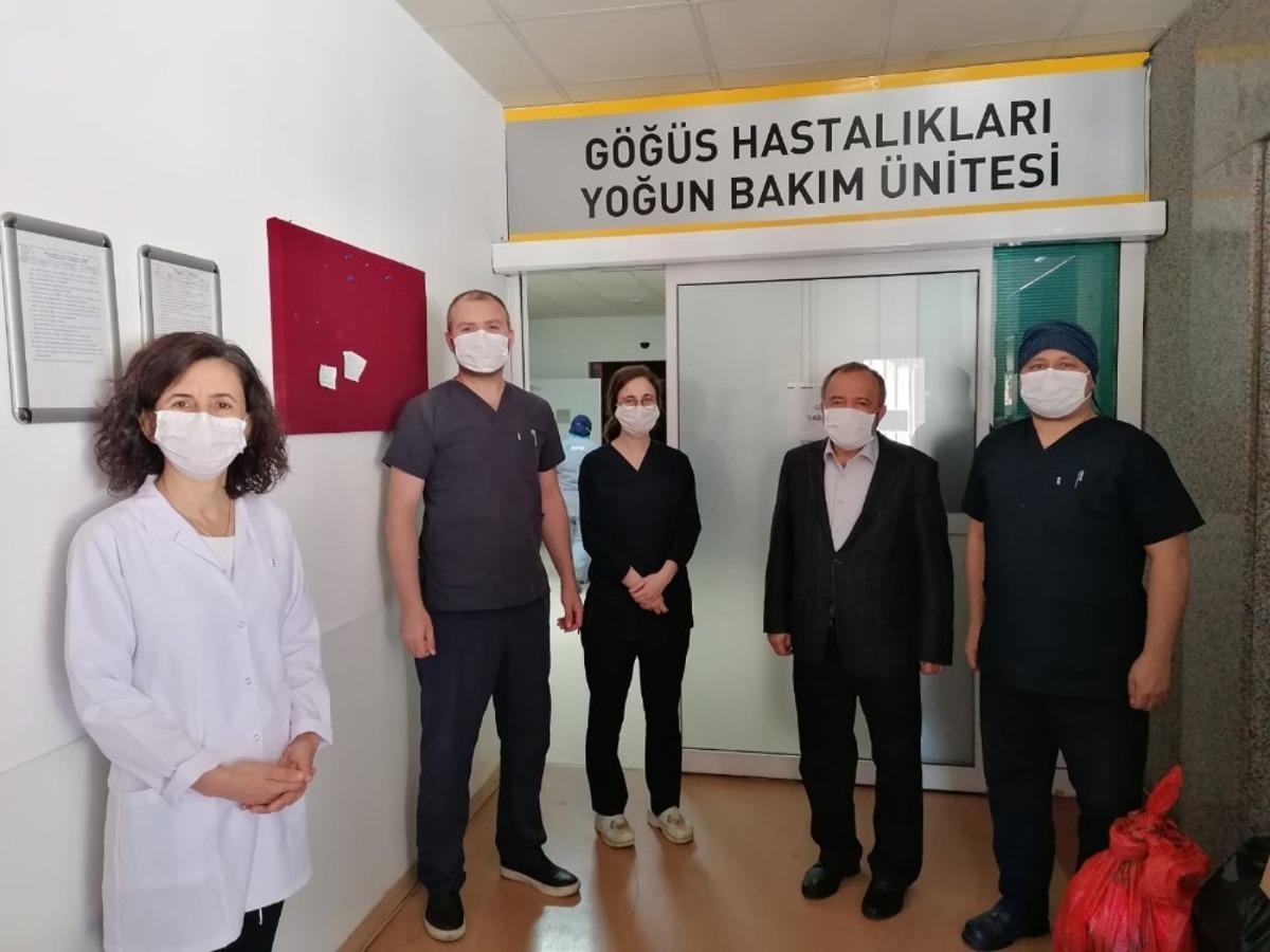 Rekt&ouml;r &Ccedil;ufalı, bayramda hastaneyi ziyaret etti