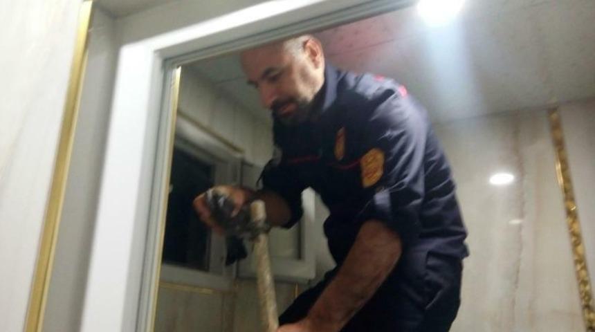 Havalandırmaya d&uuml;şen yavru g&uuml;vercin kurtarıldı