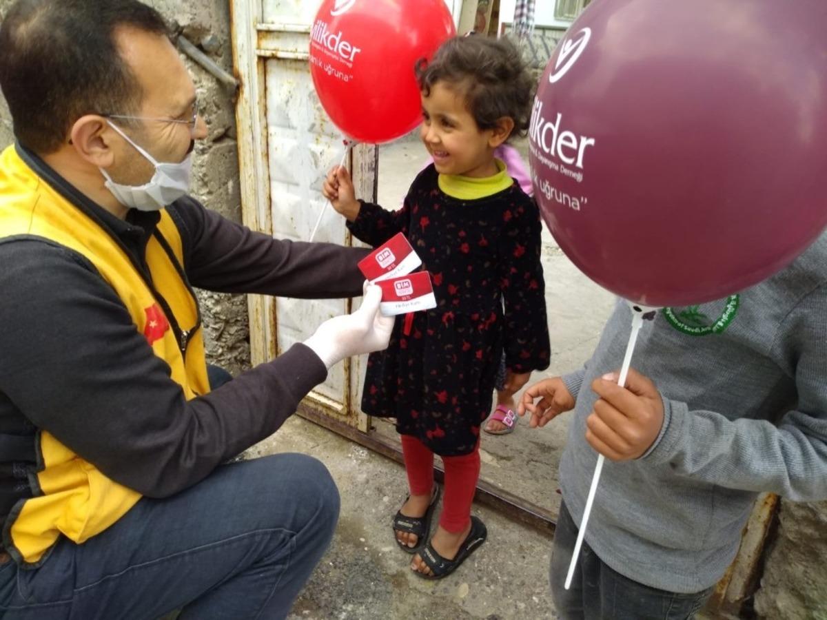 &Ccedil;ocuklara bayram hediyesi