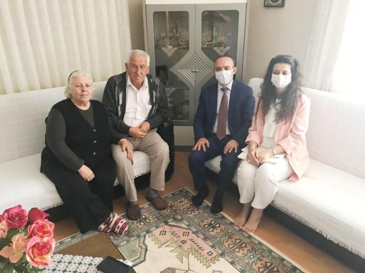 Kaymakam &Ouml;ner, şehit ailelerini ziyaret etti