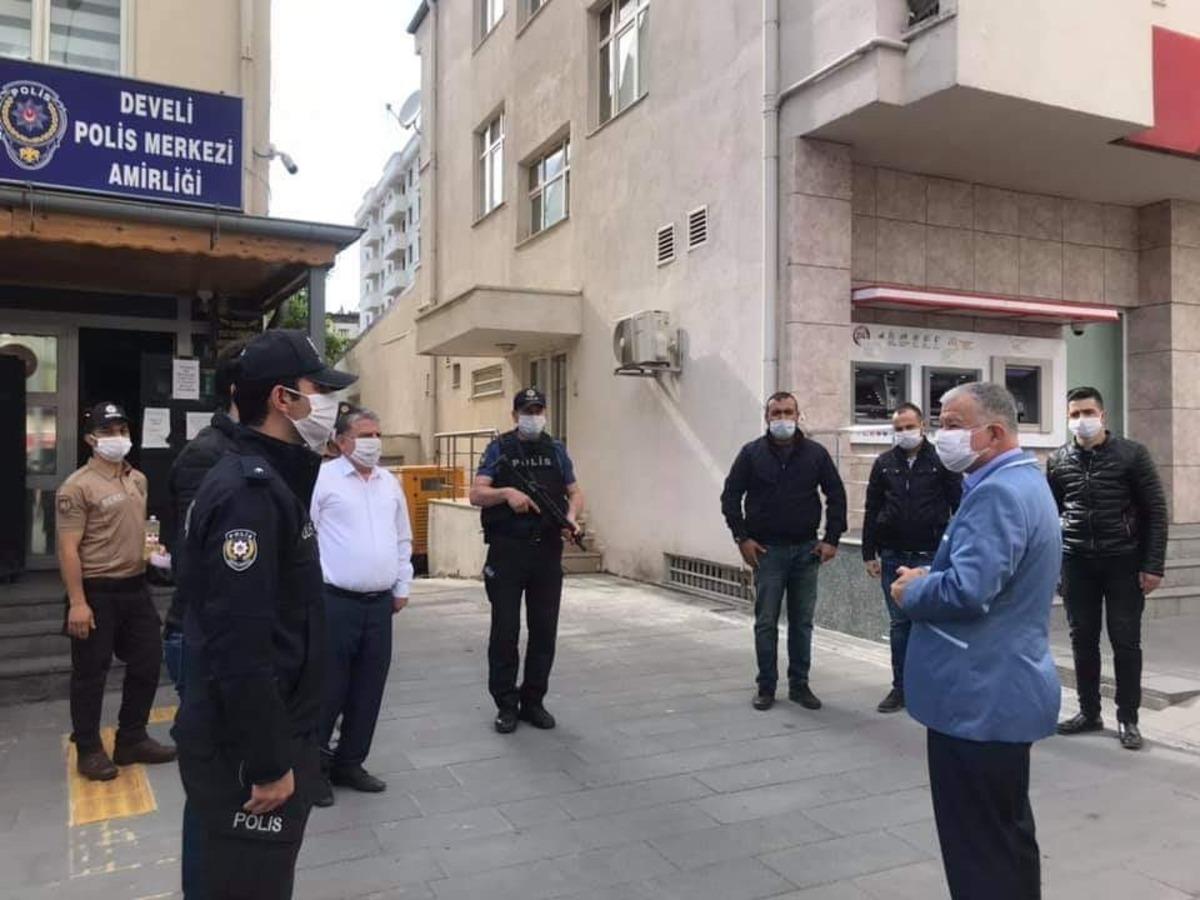 Develi Kaymakamı Murat Duru emniyet ve jandarma personelinin bayranını kutladı