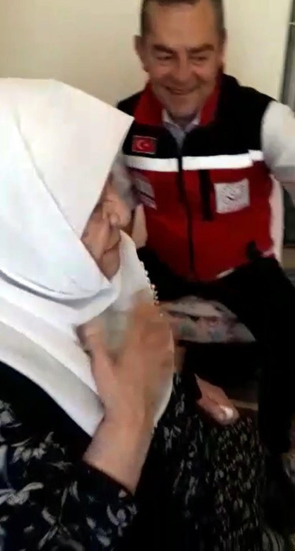 Vali huzurevi sakinlerini unutmadı, korona nedeniyle dijital ortamda bayramlaştı