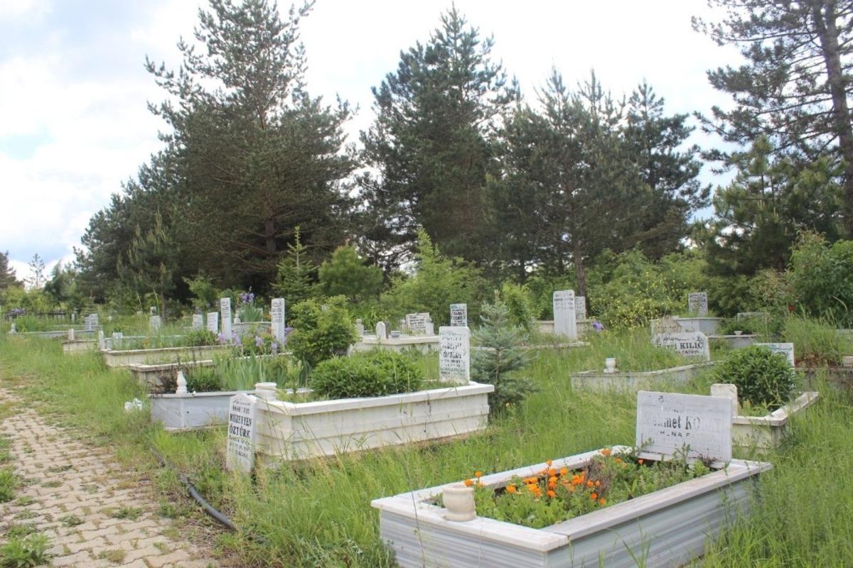 Bilecik&rsquo;te kabristanlar boş kaldı