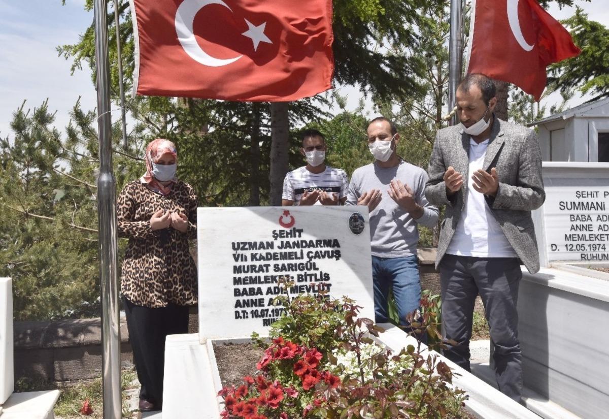 Şehit Murat Sarıg&uuml;l, şehadetinin 4&rsquo;&uuml;nc&uuml; yılında kabri başında anıldı