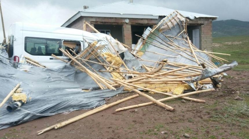 Saray&rsquo;da fırtına &ccedil;atıları u&ccedil;urdu