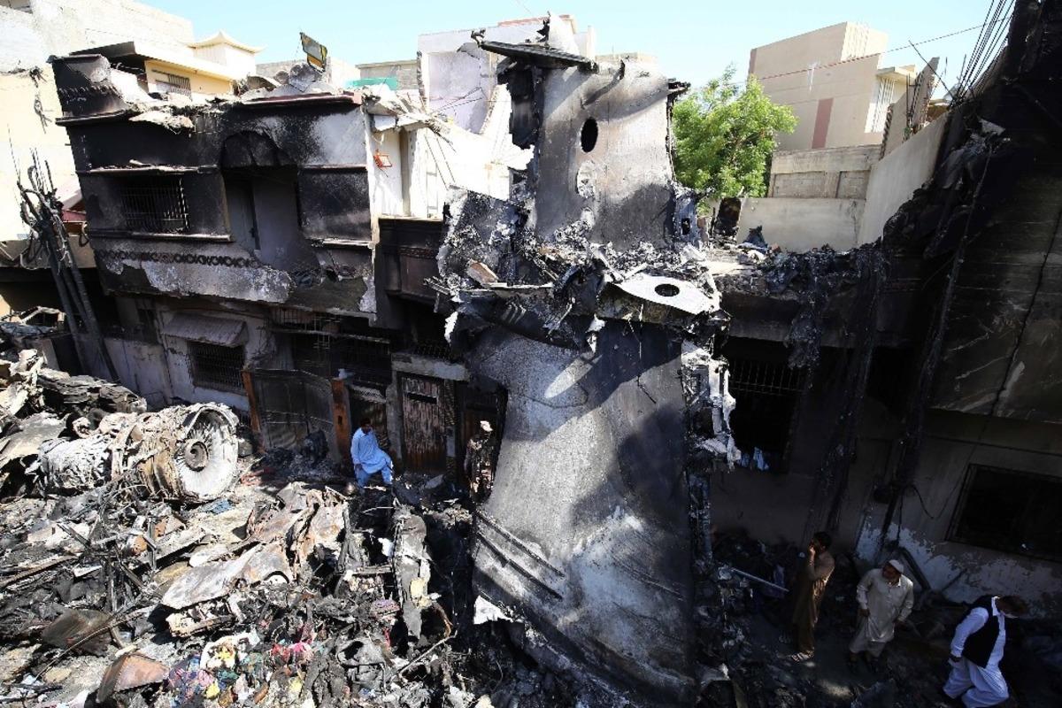 Pakistan&rsquo;da d&uuml;şen u&ccedil;ağın pilotu 3 uyarıyı dikkate almamış