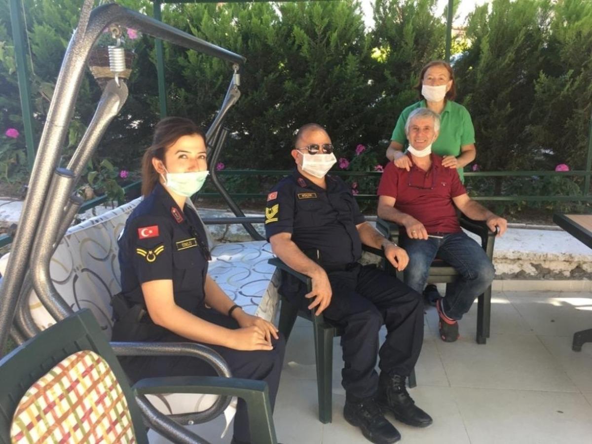 Kuşadası&rsquo;nda şehit ailelerine bayram ziyareti