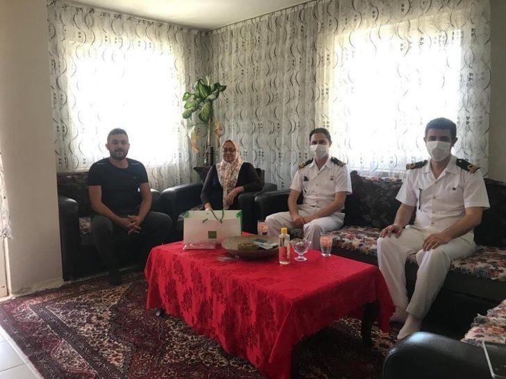 Kuşadası’nda şehit ailelerine bayram ziyareti G3