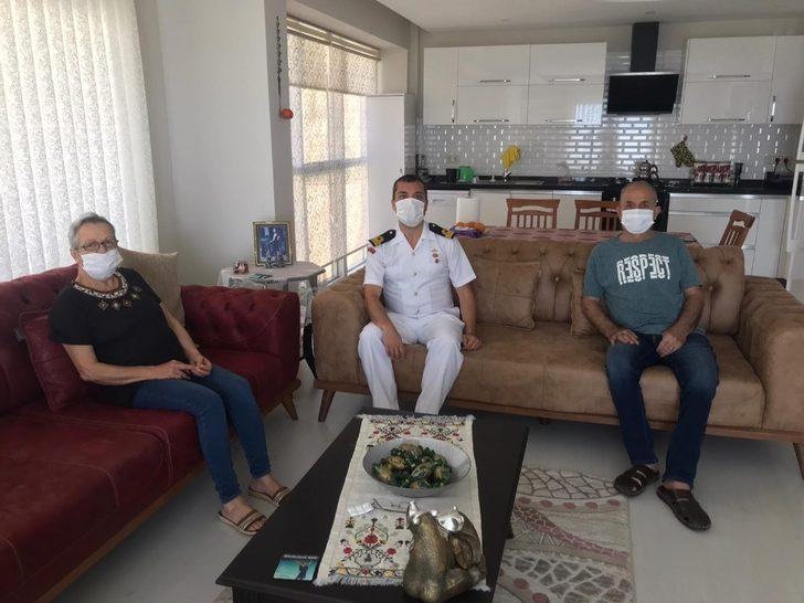 Kuşadası’nda şehit ailelerine bayram ziyareti G4