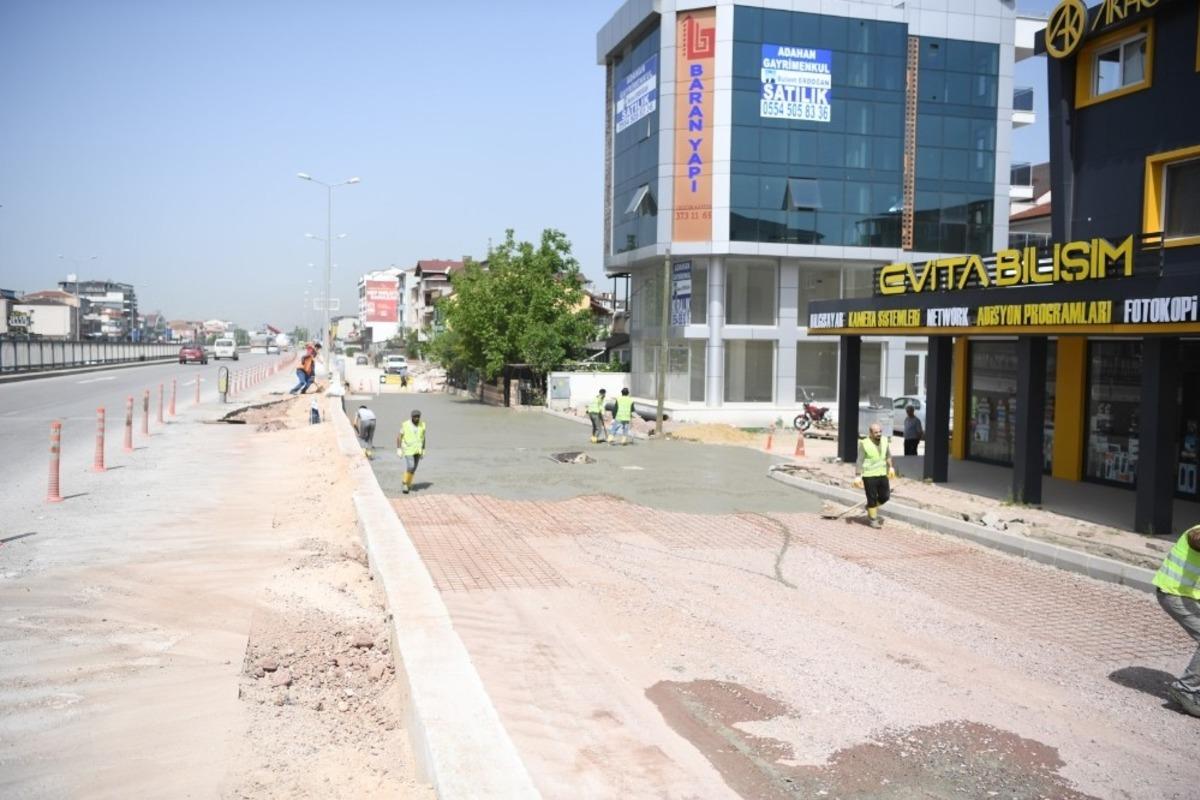 Kartepe&rsquo;de Ankara Caddesi&rsquo;ne yol betonu atıldı