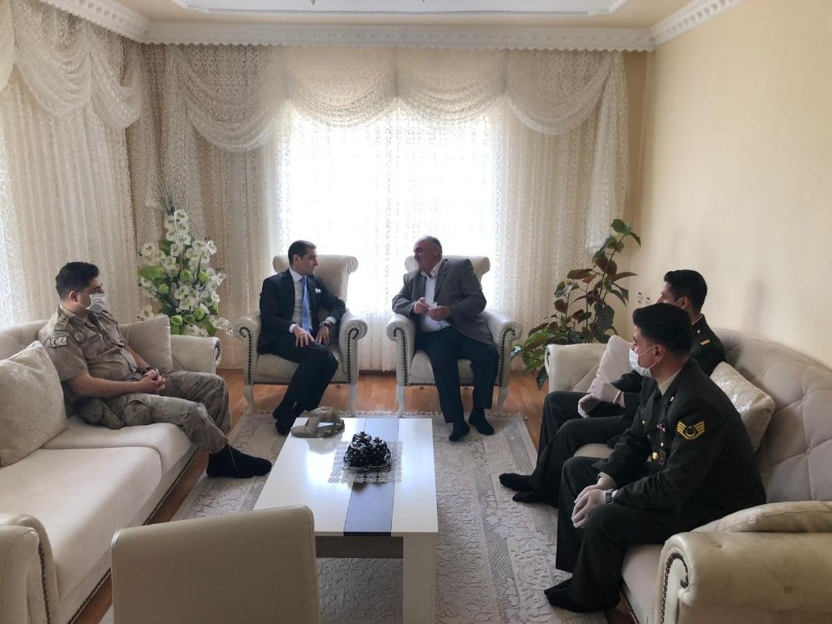 Ahlat Kaymakamı Erat&rsquo;tan şehit ailelerine bayram ziyareti
