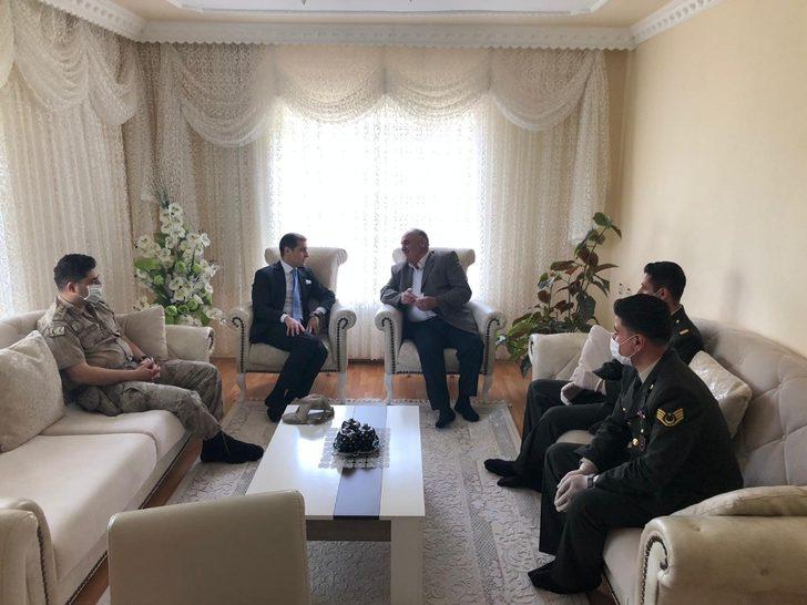 Ahlat Kaymakamı Erat’tan şehit ailelerine bayram ziyareti G1
