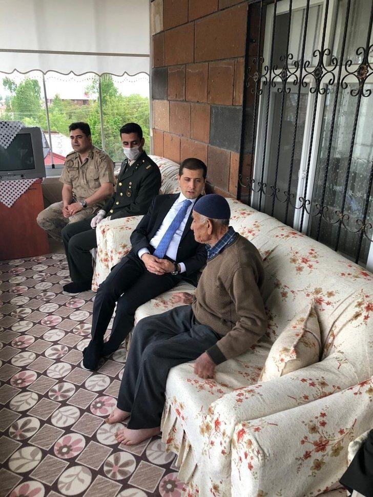 Ahlat Kaymakamı Erat’tan şehit ailelerine bayram ziyareti G5