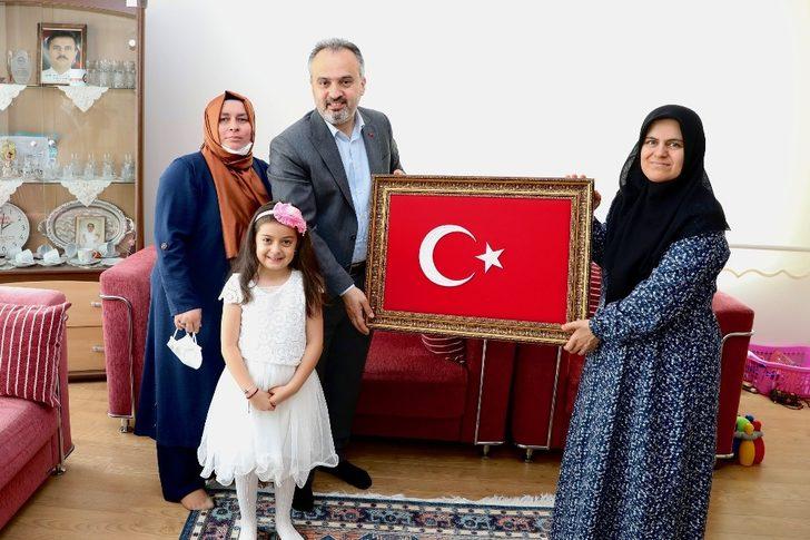 Bursa Büyükşehir Belediye Başkanı Alinur Aktaş’tan şehit ailelerine ziyaret G1