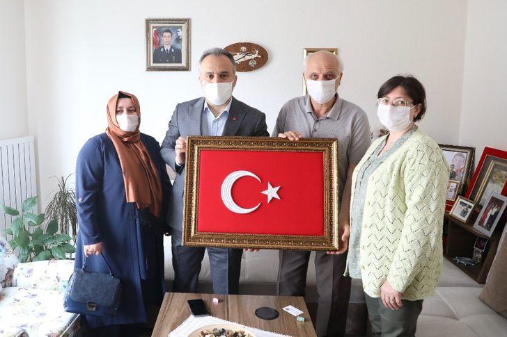 Bursa Büyükşehir Belediye Başkanı Alinur Aktaş’tan şehit ailelerine ziyaret G5