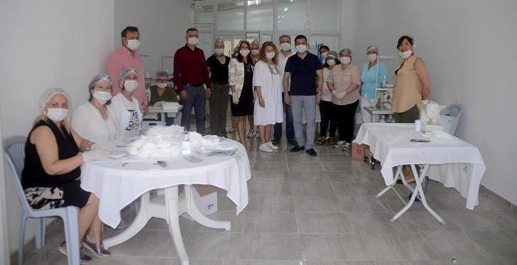 Kuşadası Belediyesi maske üretimine bayramda da devam etti G2