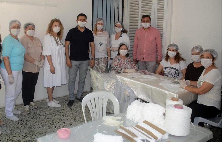 Kuşadası Belediyesi maske üretimine bayramda da devam etti G5