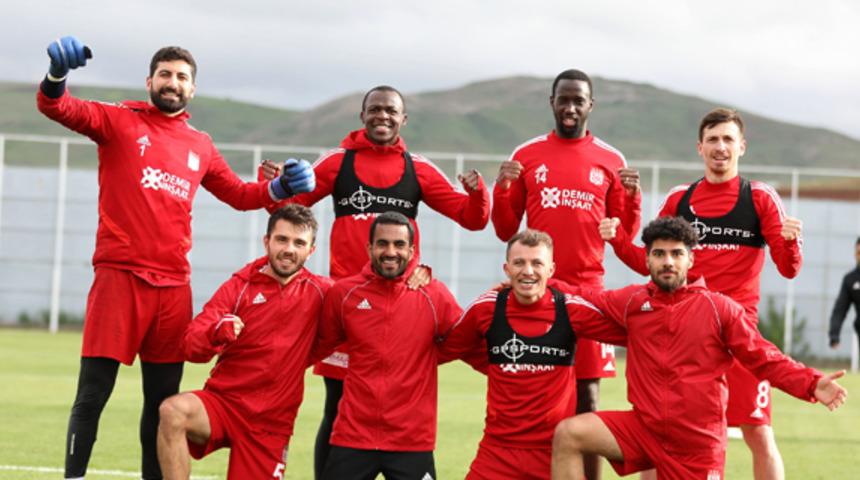 Sivasspor hazırlıklarını s&uuml;rd&uuml;rd&uuml;, testler negatif &ccedil;ıktı