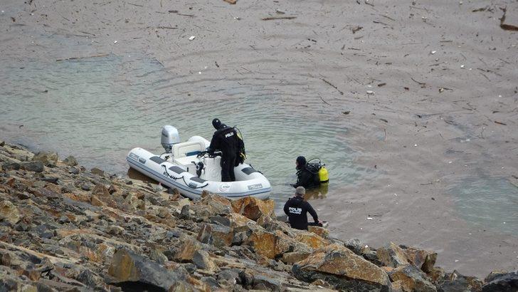 Baraj göletine iş makinesiyle düşen operatörün arama çalışmalarına yeniden ara verildi G2