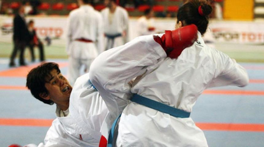 Karatede olimpiyat kotası m&uuml;cadelesi 2021&rsquo;e uzatıldı