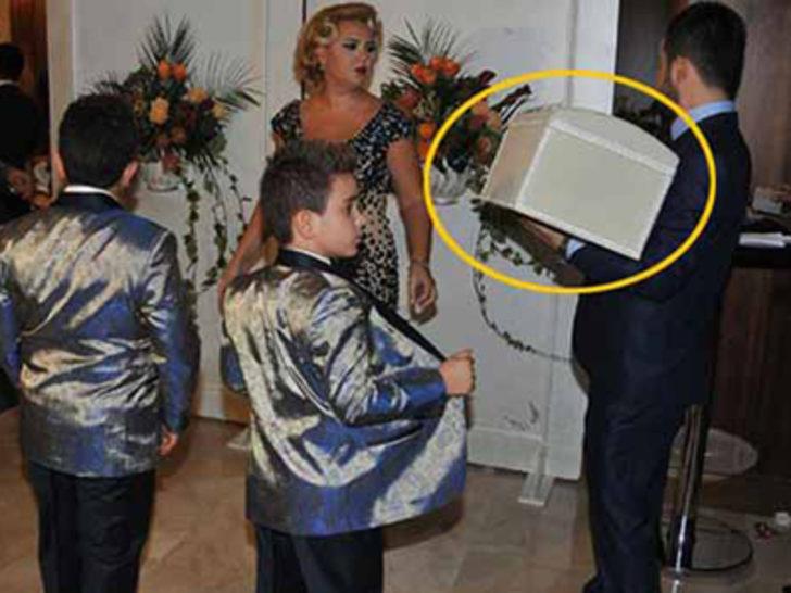 Bülent Serttaş'ın oğullarının sünnet düğününde dolarlar havada uçtu G5