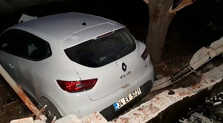 Aydın'da feci kaza! Otomobille askeri tugaya girdi G2