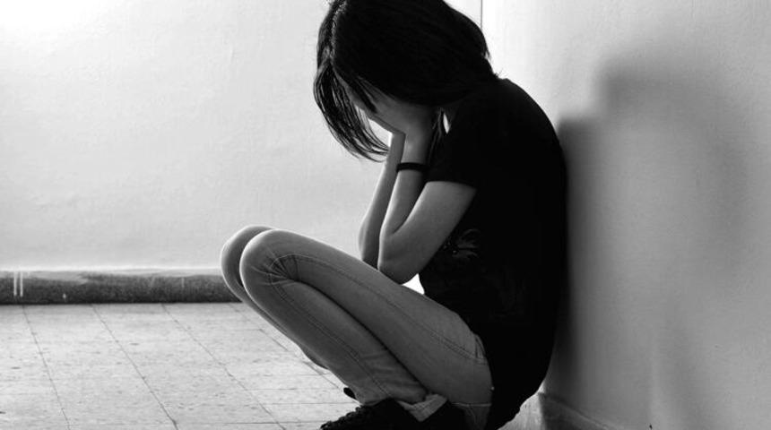 İzmir'de sokak ortasında cinsel taciz skandalı! 17 yaşındaki genç kıza kabusu yaşattılar