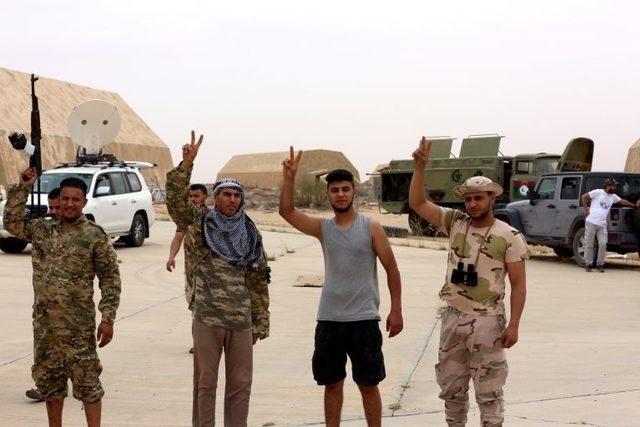 Libya'da Vatiyye Hava Üssü'nü ele geçiren Türkiye destekli Ulusal Mutabakat Hükümeti güçleri