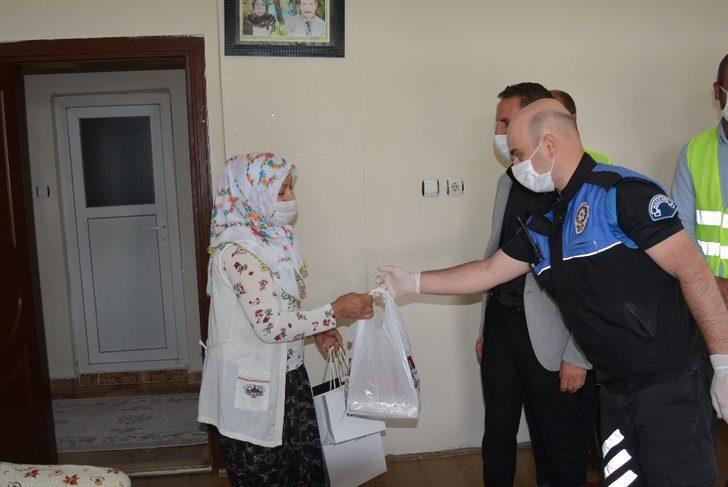 Vali Akbıyık, şehit ailelerini görüntülü arayıp bayramlarını kutladı G3