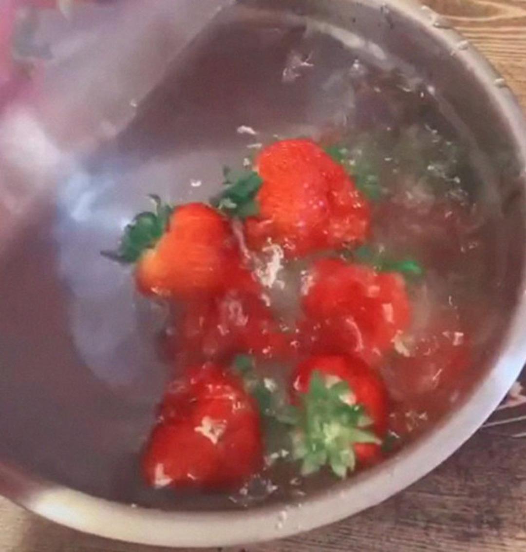  &Ccedil;ileği tuzlu suda bekletti, g&ouml;rd&uuml;klerine inanamadı