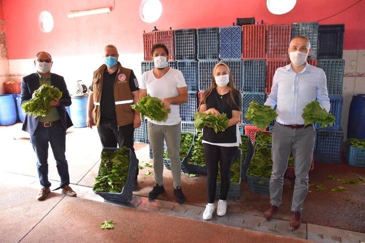 Bayramı tarlada geçiren çiftçilere ziyaret G3