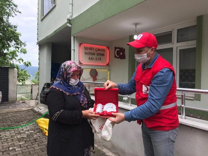 Kızılay yönetimi şehit mezarlarını ziyaret etti G4