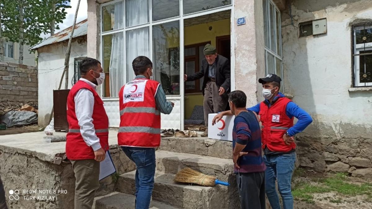 Kızılaydan 65 yaş ve &uuml;st&uuml; vatandaşlara bayram kolisi