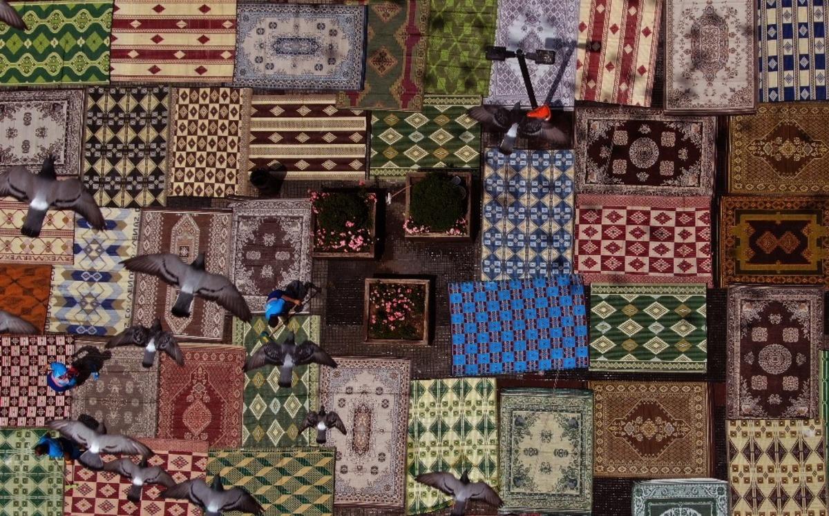 Rengarenk hasır kilimler yağlı boya tablolarını aratmadı